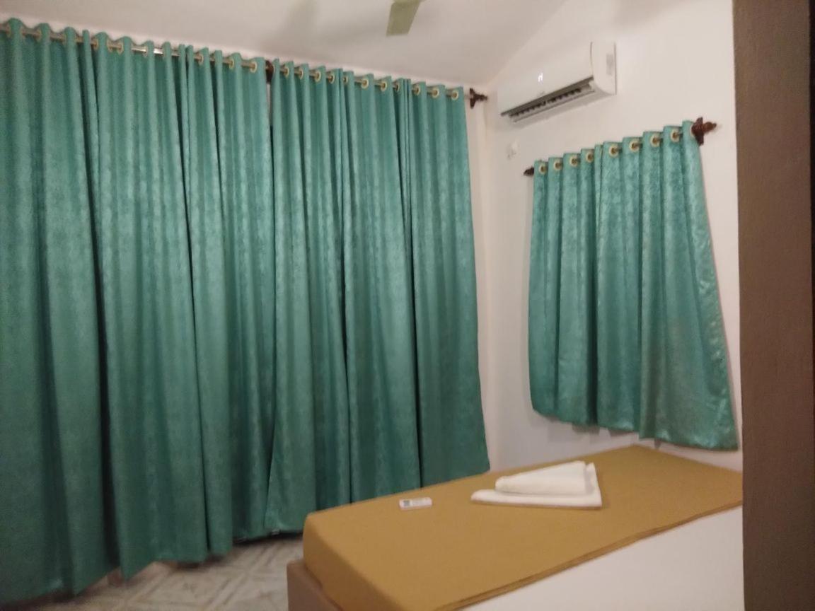 Fullmoon Beach Place Candolim Exterior photo