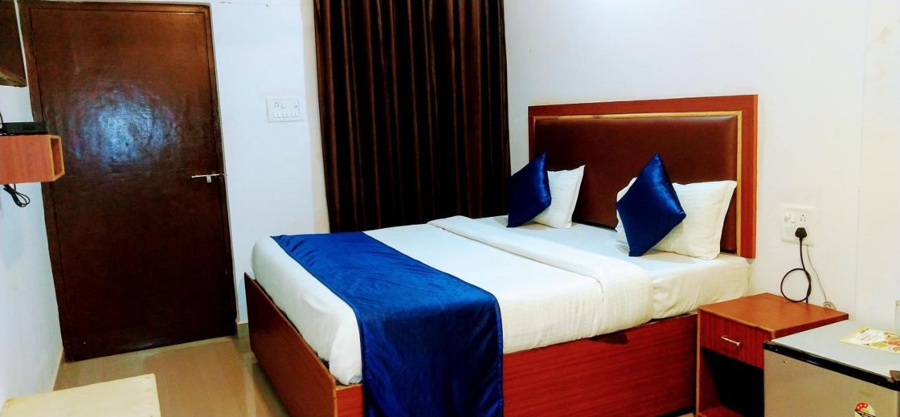 Fullmoon Beach Place Candolim Exterior photo